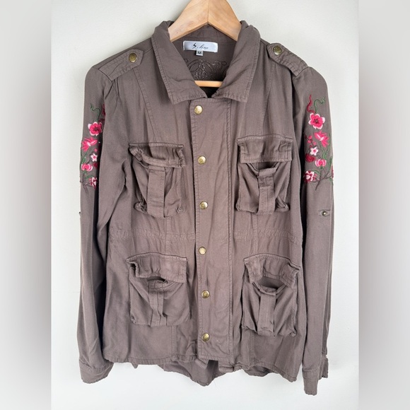 Women's Floral Embroidered Cargo Jacket Rayon Zip/Snap Roll Tab Size Medium Boho - Picture 2 of 16